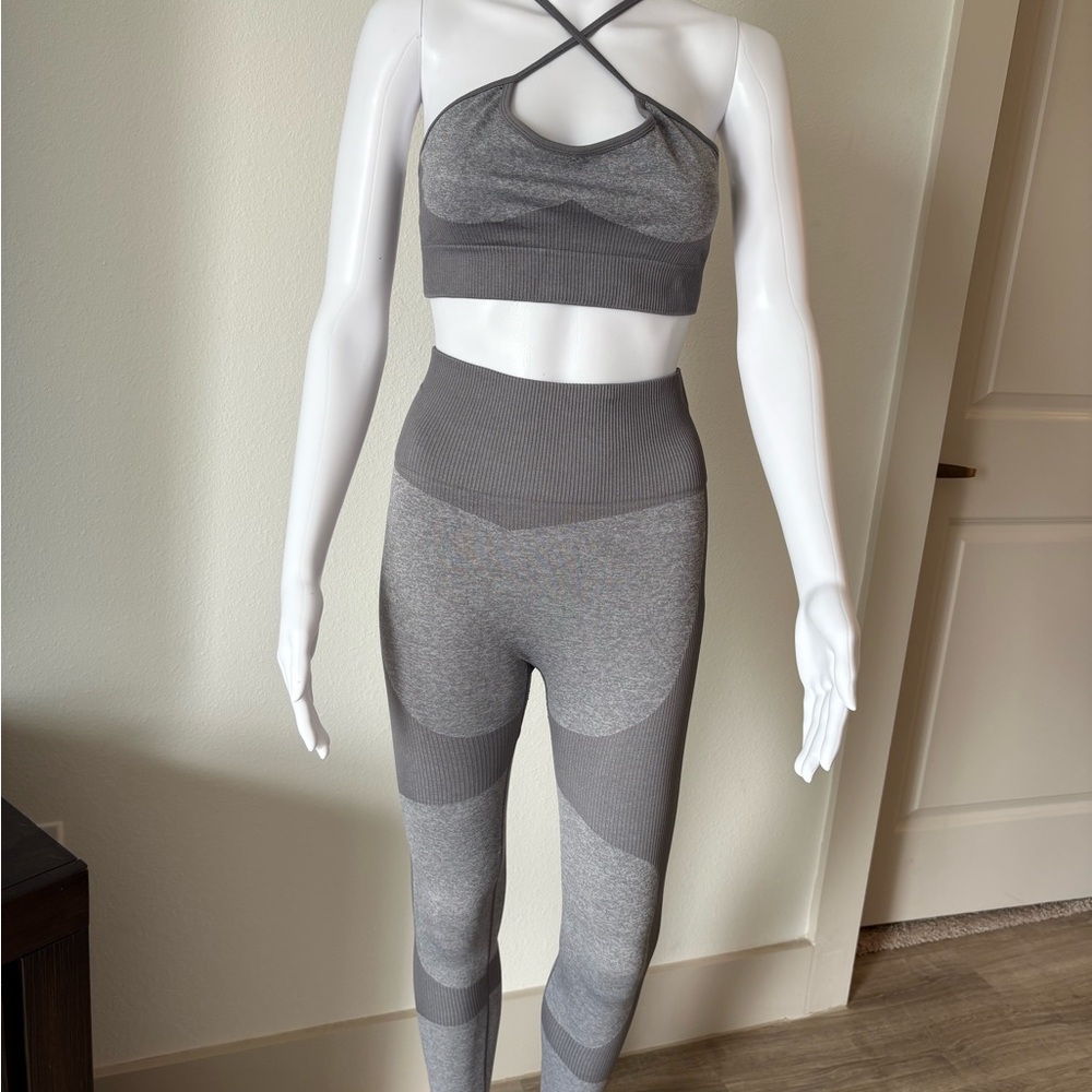 Seamless Sculpt Two-Piece Active Set | Gray Color Block | Crisscross sports bra
